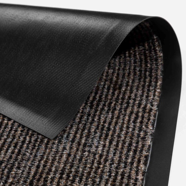 Detailaufnahme einer Fußmatte mit Textiloberfläche und rutschfester Rückseite