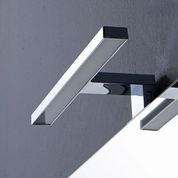 Moderne LED-Spiegelleuchte in Chrom, rechteckige Aufsatzleuchte für Badezimmerspiegel.