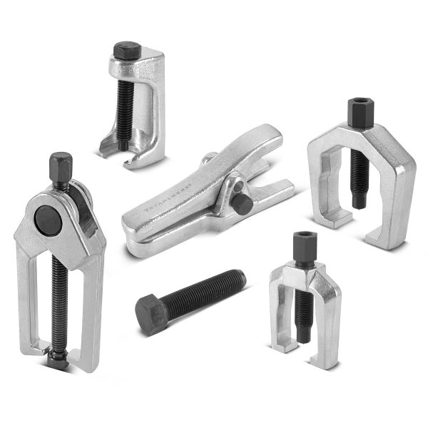 Wanddekoration mit Peppa Wutz Motiven im Kinderzimmer über einem Tisch mit Stühlen.