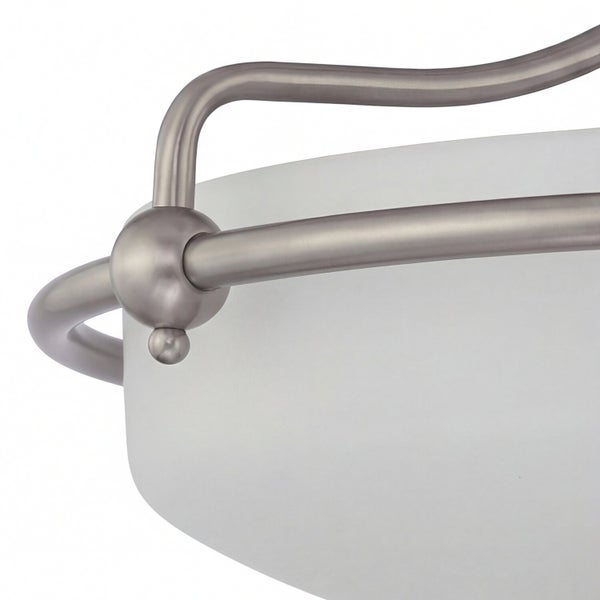 Deckenleuchte mit Lampenschirm aus satiniertem Glas