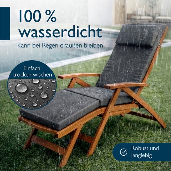 Holz-Gartenliege mit wasserdichten grauen Polstern im Regen auf einer Rasenfläche. 100 Prozent wasserdicht, robust und langlebig.