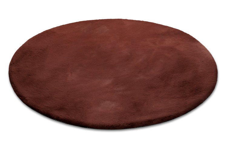 Runder Hochflor-Teppich in Braun aus weichem Material.