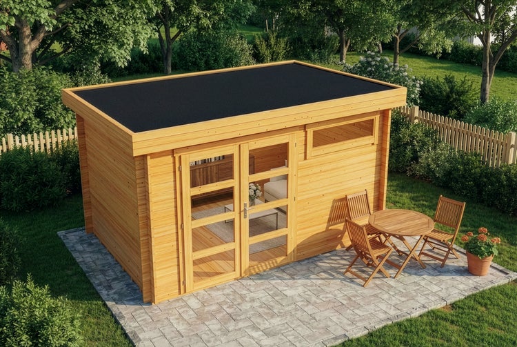Modernes Gartenhaus aus Holz mit Flachdach, Doppelflügeltüren aus Glas und Fenster auf einer gepflasterten Terrasse im Garten mit Sitzgruppe.