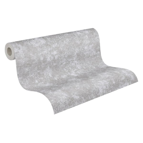 Heller Wohnraum mit Esstisch, Stühlen und Blick durch eine große Fensterfront in den Garten