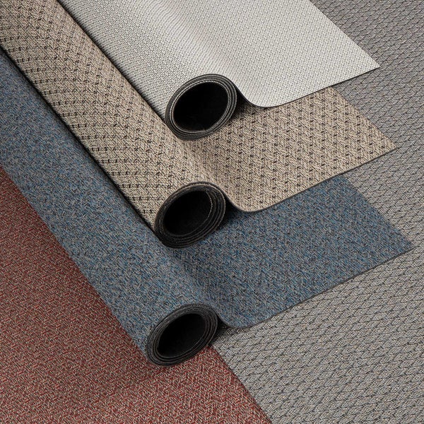 Mehrere Rollen Teppichboden mit unterschiedlichen Designs