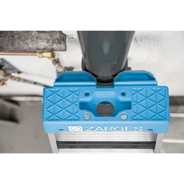 Zarges Logo mit Leitern-Rohrstütze unter einem Rohr