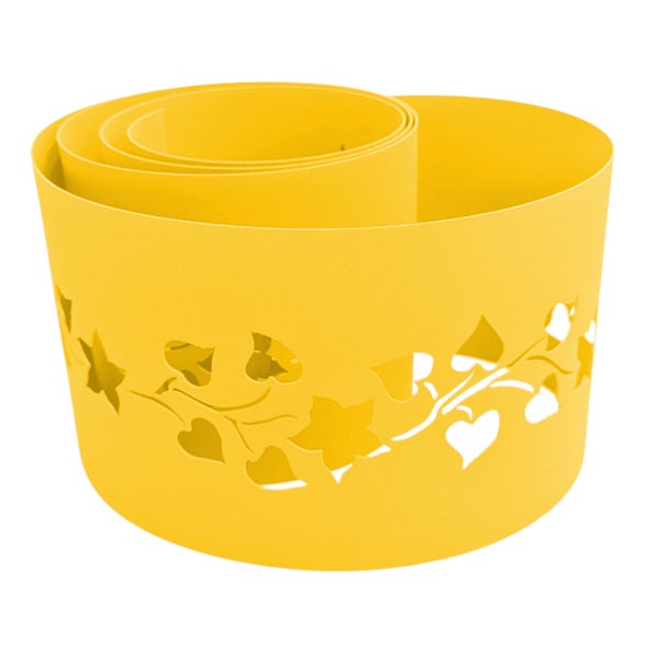 Gelbe Pflanzmanschette mit ausgestanztem Pflanzenmuster