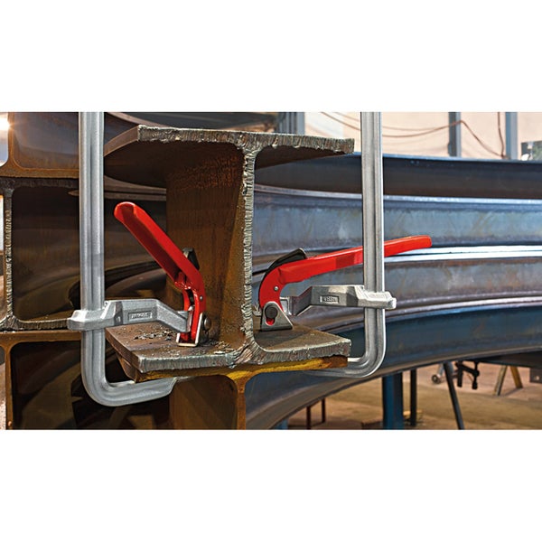 Spannzwinge zum Fixieren von Werkstücken