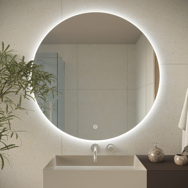 Runder Badezimmerspiegel mit integrierter LED Beleuchtung und Touch Sensor über einem modernen Waschbecken in einem hellen Badezimmer