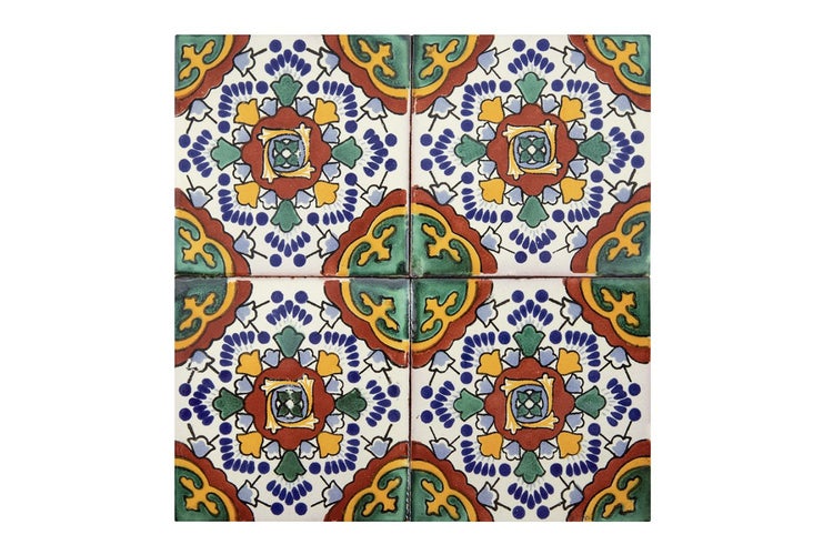 Vier dekorative Fliesen mit floralem Muster