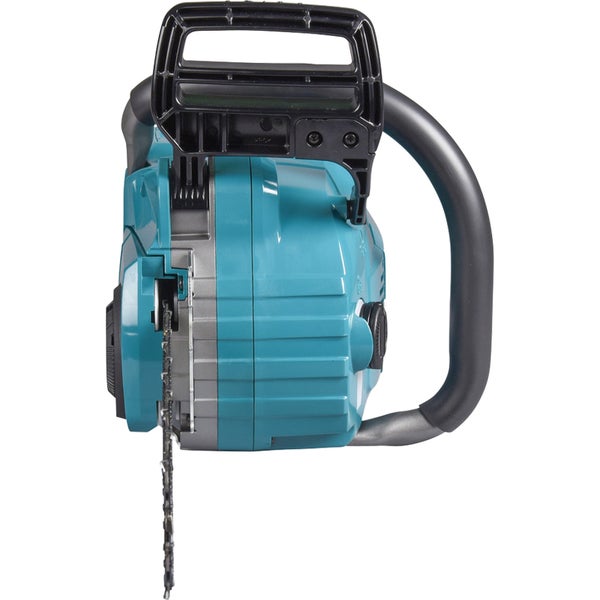 Makita Akku-Kettensäge in Frontansicht mit Handgriff, Handschutz und Sägekette.