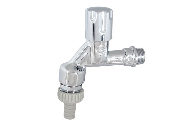 Auslaufventil aus verchromtem Messing mit Drehgriff und Schlauchanschluss.