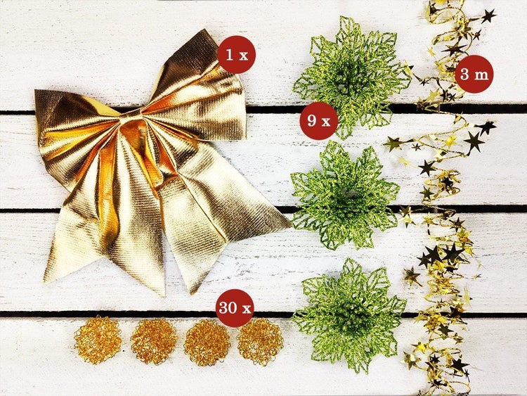 Weihnachtsbaumschmuck Set bestehend aus einer Schleife, neun Blumen, dreißig Dekokugeln und drei Meter Sternengirlande.