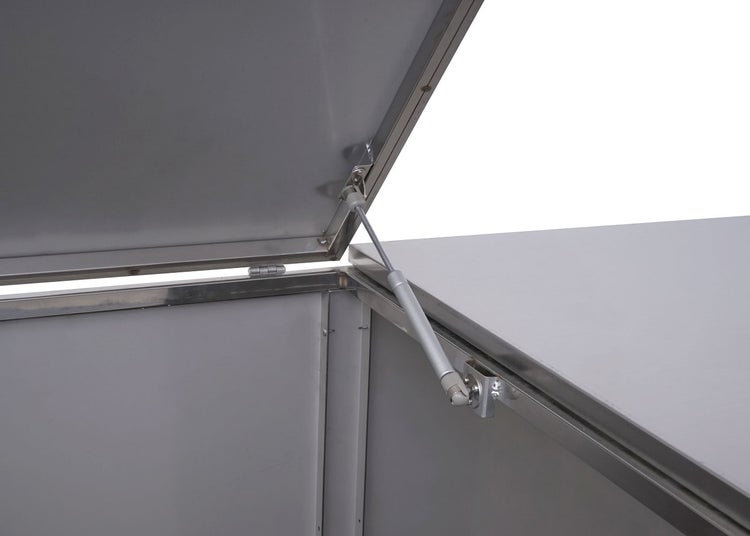 Detailansicht eines geöffneten Geräteschuppens mit Gasdruckfeder