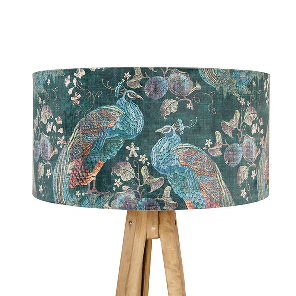 Tischleuchte mit Pfauenmuster auf Holzfuß