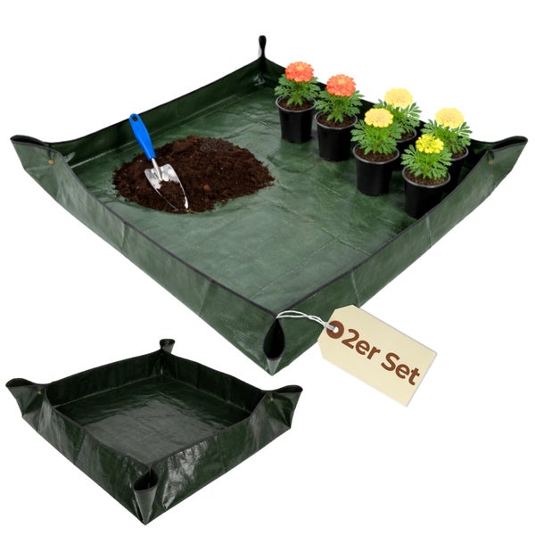 Wasserdichte Umtopfmatte im 2er-Set für Gartenarbeiten, eine Matte befüllt mit Erde und Pflanztöpfen, eine zweite Matte leer dargestellt.