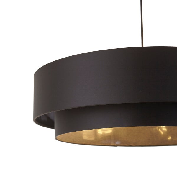 Zweistufige Pendelleuchte mit rundem Textilschirm in Schwarz und goldfarbenem Inneren.