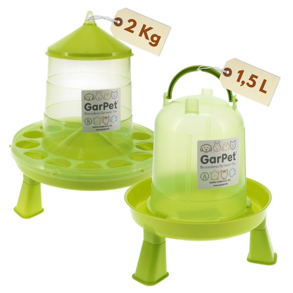 GarPet Futterautomat 2 Kilogramm und Geflügeltränke 1,5 Liter aus Kunststoff mit Standfüßen und GarPet Logo.