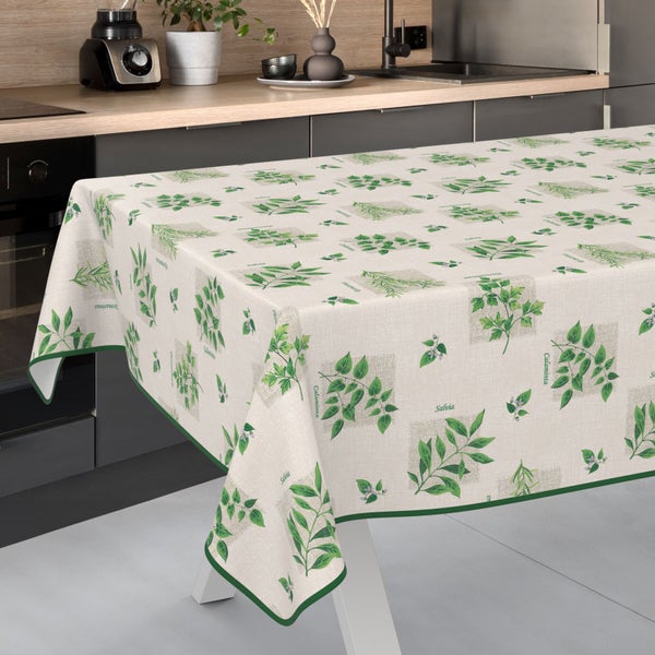 Tischdecke mit Kräutermuster auf einem Küchentisch