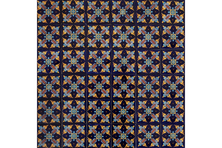 Fliesen mit floralem Muster