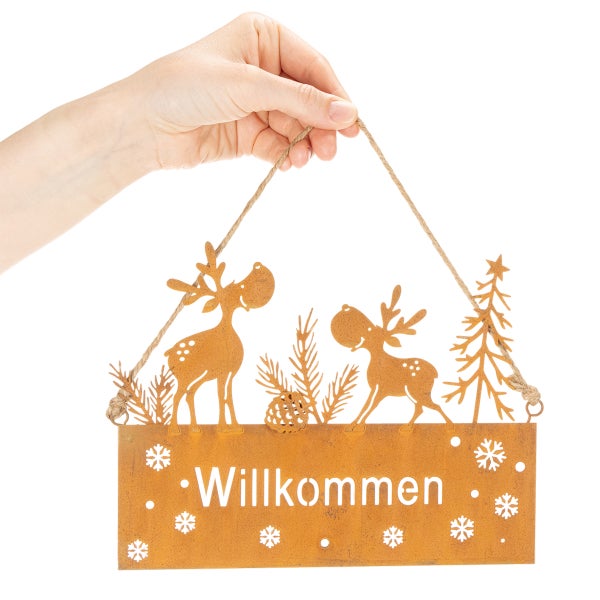 Türschild aus Metall in Rostoptik mit Schriftzug Willkommen, Elch und Tannenbaum zum Aufhängen.