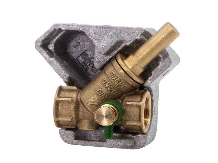 Schrägsitzventil aus Messing Nennweite 20 mit grauer Wärmedämmschale.