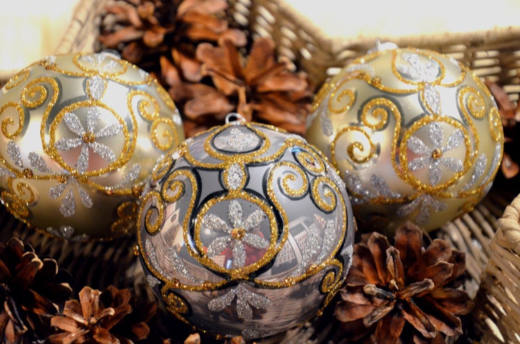 Chabli/Grau glanz 8cm Glaskugelsortiment, mundgeblasen, handbemalt, 3 Stck., Weihnachtsbaumkugeln, Christbaumschmuck, Weihnachtsbaumanhänger