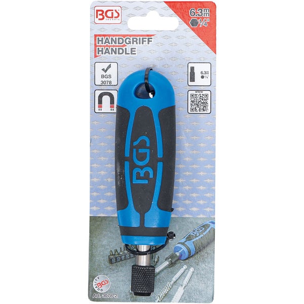 Innenansicht einer Badewanne mit Rückenlehne und Düsen