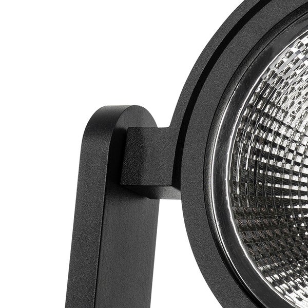 Detailaufnahme einer schwarzen Außenleuchte