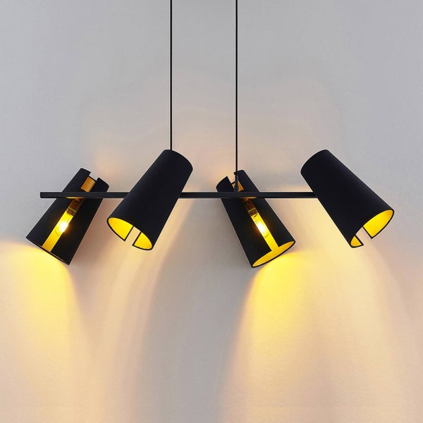 Deckenleuchte mit vier schwarzen Stoffschirmen