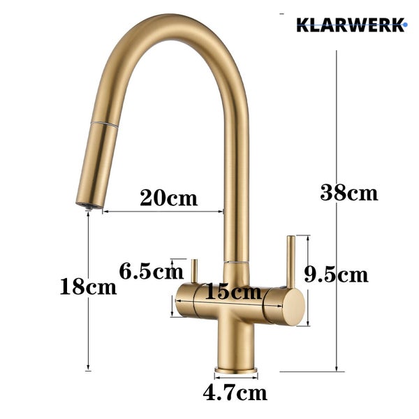 Küchenarmatur in Messing-Optik: Höhe 38 Zentimeter, Auslaufhöhe 18 Zentimeter, Ausladung 20 Zentimeter und Klarwerk Logo.