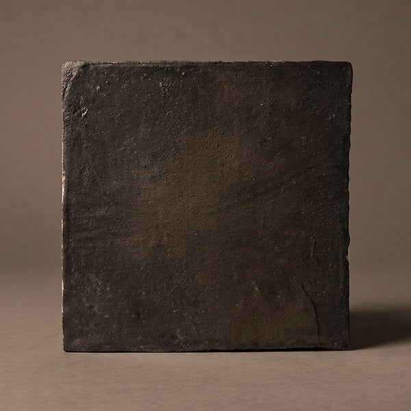 Quadratische Fliese mit strukturierter Oberfläche zur Wandgestaltung
