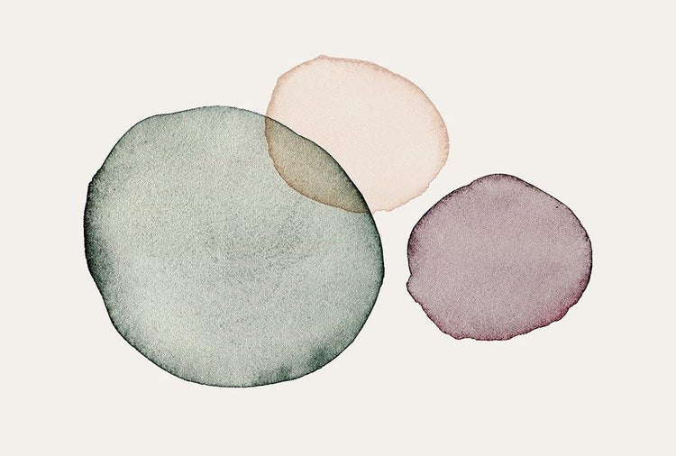 Modernes abstraktes Wandbild mit drei verschiedenfarbigen, sich überschneidenden Kreisen im Aquarell-Stil.