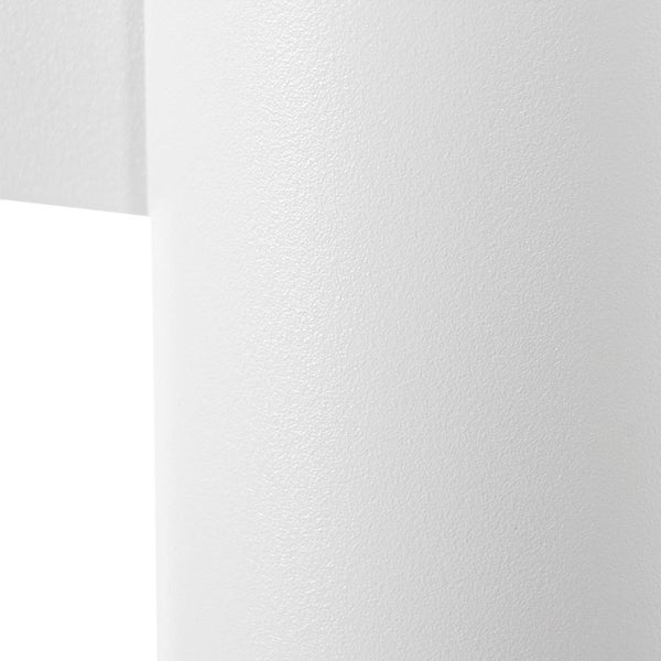 Detailansicht einer weißen, zylindrischen Oberfläche