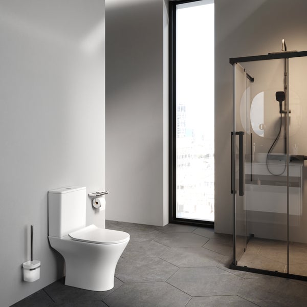 Badezimmer mit Toilette, Dusche und Waschbecken