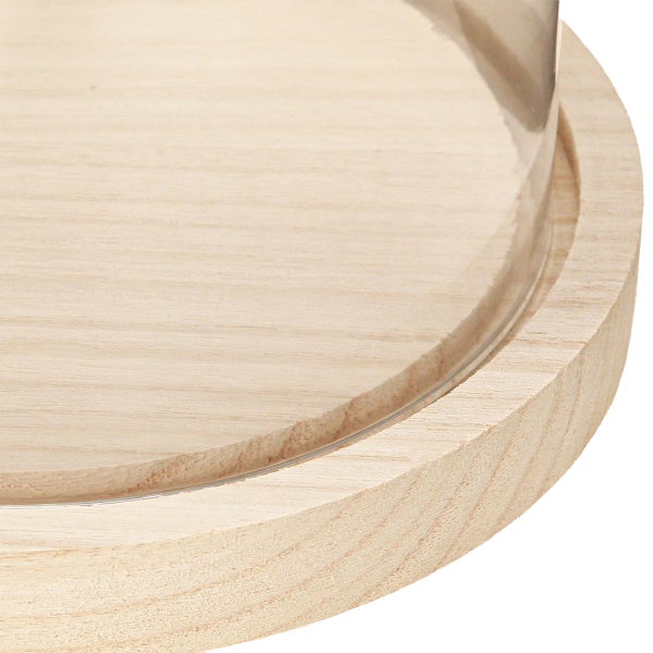 Detailansicht einer runden Holzbasis für eine Glasglocke mit passgenauer Nut für den Glasrand.