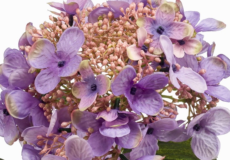 Künstliche Hortensie mit violetten Blütenblättern und kleinen Knospen.