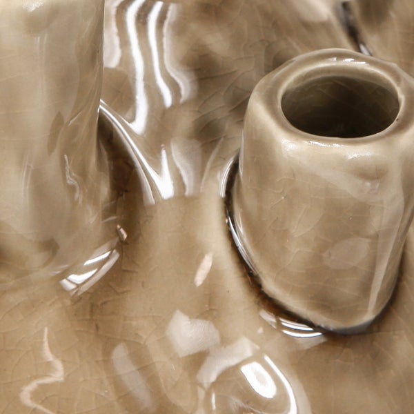 Detailansicht eines Kerzenhalters aus Keramik