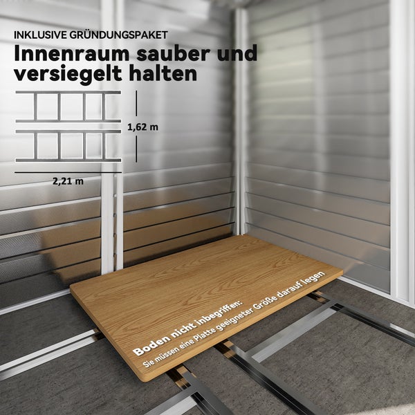 Gartenmöbel-Set aus zwei Lounge-Sesseln aus Metall mit Polstern und einem quadratischen Beistelltisch.