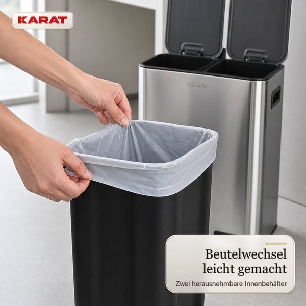Person legt einen Müllbeutel in einen herausnehmbaren Inneneimer eines Karat Mülltrennsystems aus Metall mit zwei Fächern.
