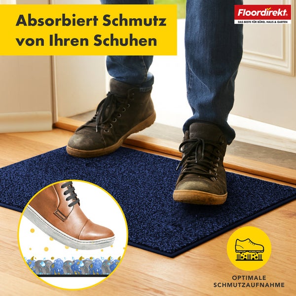 Fußabtreter im Eingangsbereich mit Schuhsohle und Logo von Floordirekt