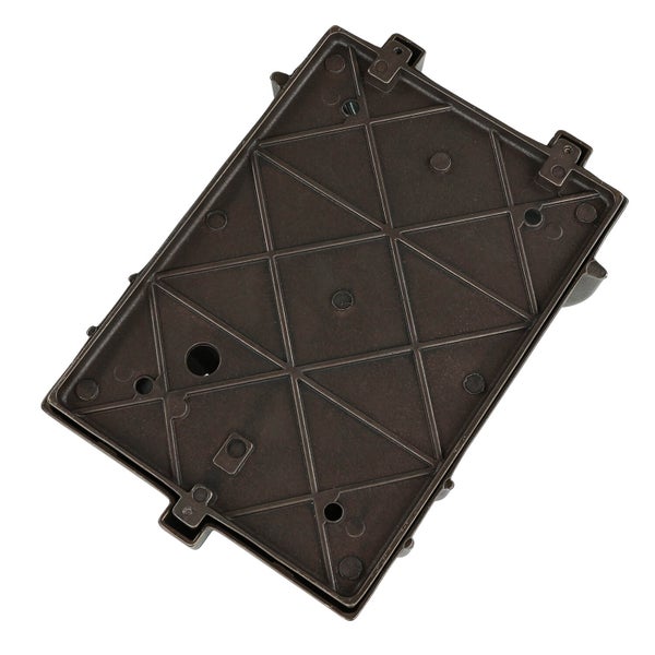 Unterseite einer Terrassenfliese mit dreieckiger Struktur