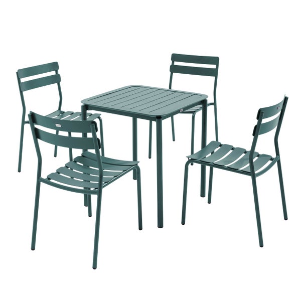 Grünes Gartenmöbel-Set aus Metall bestehend aus einem quadratischen Tisch und vier Stühlen mit Latten-Design.
