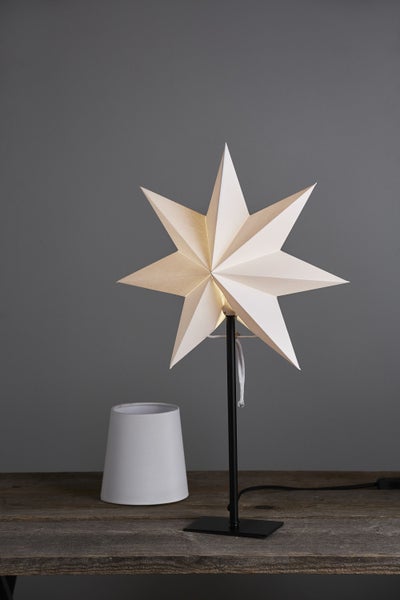 Weihnachtsstern Lampe aus Papier mit Metallfuß auf Holztisch