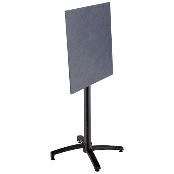 Klappbarer Bistrotisch mit Tischplatte in Schieferoptik und schwarzem Metallgestell.