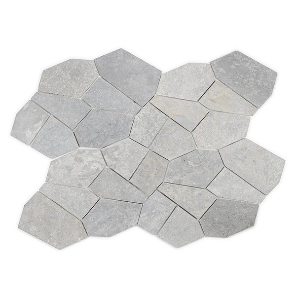 Natursteinmosaik aus polygonalen Bruchsteinplatten in Netzverlegung für Wand und Boden.