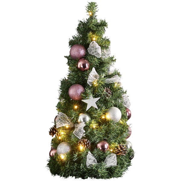 Geschmückter Weihnachtsbaum mit Kugeln, Schleifen, Sternen und Tannenzapfen