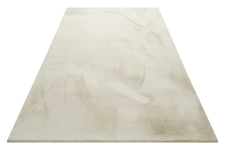 Hochflor-Teppich in Cremefarbe, weiche Oberfläche, rechteckige Form.