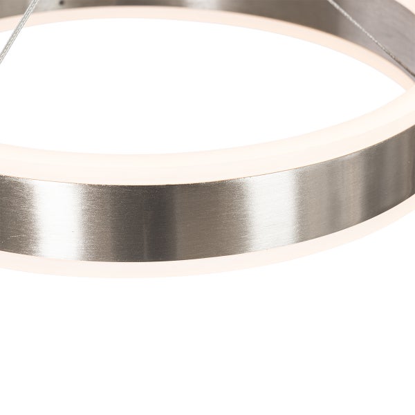 Detailansicht einer runden LED-Deckenleuchte mit Metallelement