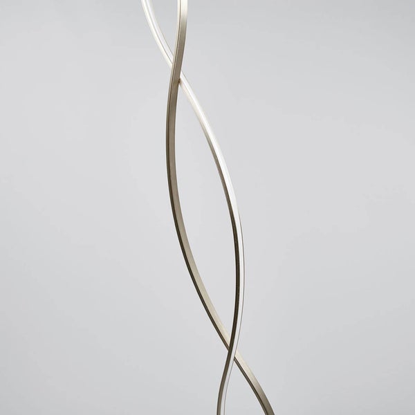 Nahaufnahme eines modernen LED-Leuchtelements mit zwei geschwungenen Metallstreben und integriertem Lichtband.